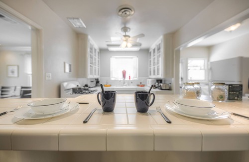 Oleander - Sunset House | Downtown Estate. Home, Pool, Large Soak Tub, Guest House, RV parking