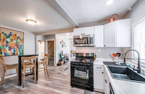 West Eugene House | Downtown EUG home Near UO campus & Autzen Stadium