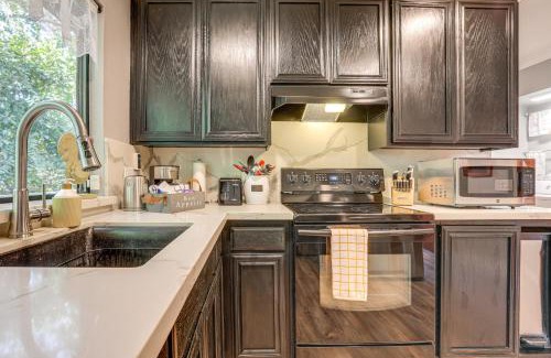 Fair Oaks House | Downtown Fair Oaks Home about 15 Mi to Sacramento!