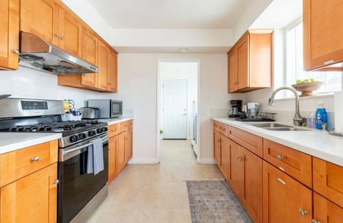 Covina House | Downtown Family Oasis with King bed