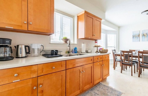 Covina House | Downtown Family Oasis with King bed
