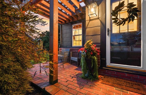 Greeneville House | Downtown Forest