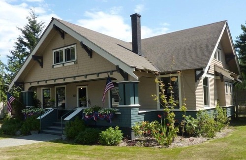 Friday Harbor Apartment | Downtown Friday Harbor! (Logger Suite)
