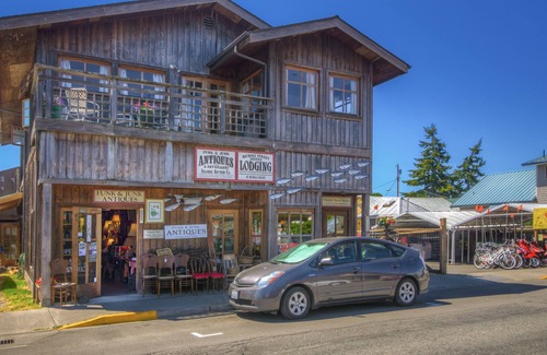 Friday Harbor Apartment | Downtown Friday Harbor! (Logger Suite)