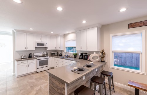Fullerton House | Downtown Fullerton Home w/Pool Table & Fun Entertainment Space – Near Disney!