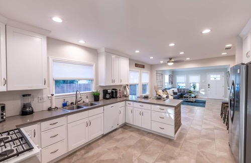 Fullerton House | Downtown Fullerton Home w/Pool Table & Fun Entertainment Space – Near Disney!