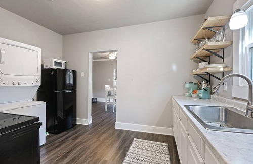 Waco Cottage | Downtown Gem near Silos, Baylor, Cameron Park.