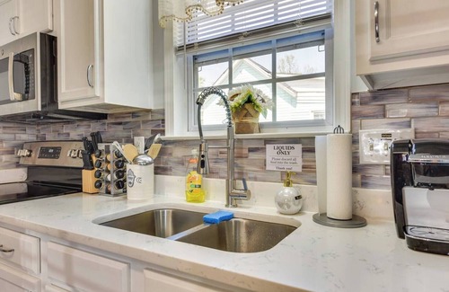 Biddleville House | Downtown Gem w/Fenced Yard, BBQ Grill and Firepit