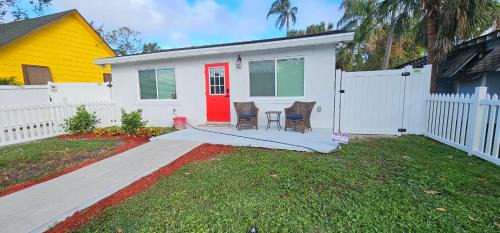 Village of the Arts House | Downtown Getaway Casita