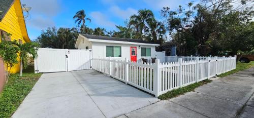 Village of the Arts House | Downtown Getaway Casita