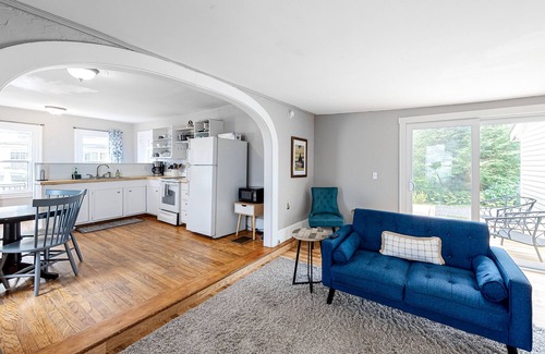 Castine Condo | Downtown Getaway w/Full Kitchen & Furnished Porch - Walk to the Beach/Harbor