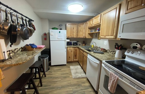 Golden House | Downtown Golden walkable to trails with comfortable beds!