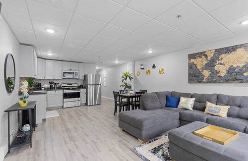 Heartside Apartment | Downtown GR Apt/2BR/Free Parking