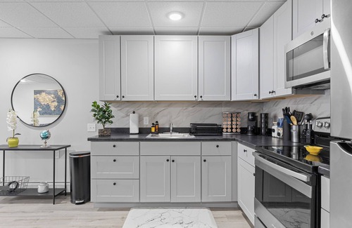 Heartside Apartment | Downtown GR Apt/2BR/Free Parking