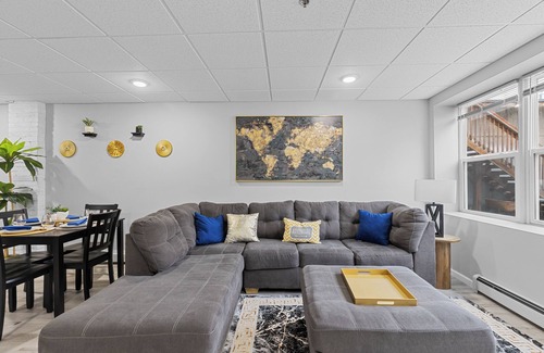 Heartside Apartment | Downtown GR Apt/2BR/Free Parking