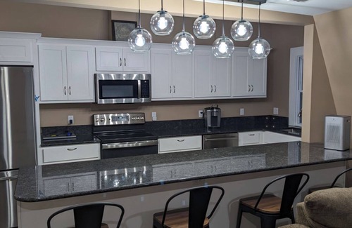 Grand Rapids House | Downtown Grand Rapids 2nd Floor Unit 3Beds 3Baths Ensuite Heritage Hill Home