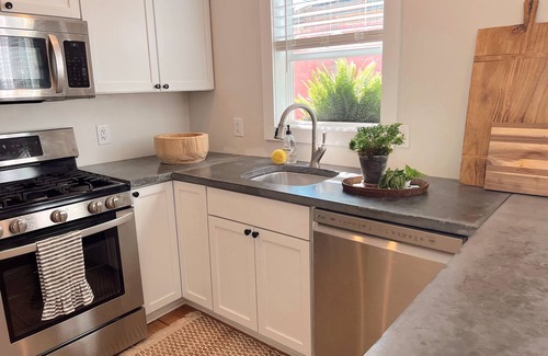 Green Lake Apartment | Downtown Green Lake-Steps from Lake, Restaurants and Shopping