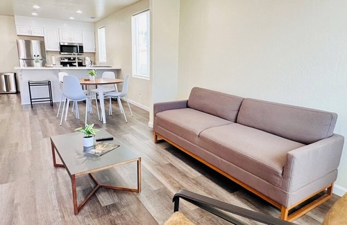 Hanford House | Downtown Hanford Getaway - New 4 bed, 3 Bedroom, 2.5 Bath