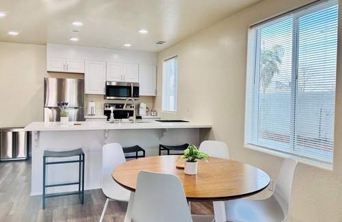 Hanford House | Downtown Hanford Getaway - New 4 bed, 3 Bedroom, 2.5 Bath