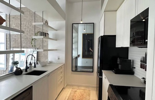 Niagara Condo | Downtown heritage brick loft with 16' ceilings