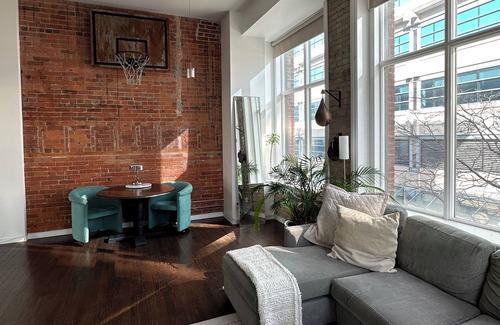 Niagara Condo | Downtown heritage brick loft with 16' ceilings