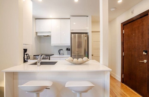 Quartier des Spectacles Apartment | Downtown Hideaway | Peaceful & Trendy 1BR