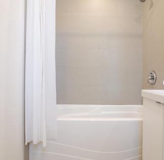 Quartier des Spectacles Apartment | Downtown Hideaway Peaceful and Trendy
