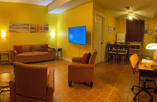 Palm Beach - West Palm Beach Apartment | Downtown Historic Carriage House-walk or bike to beach, entertainment district