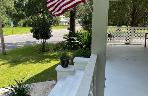 Thomasville House | Downtown Historic Acorn Cottage
