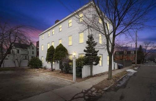 Newburyport House | Downtown Historic and Elegant Condo Parking