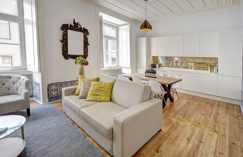 Santa Maria Maior Apartment | Downtown Historic Center - Air Conditioning/Elevator
