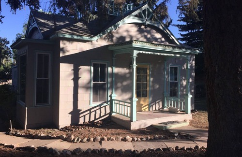 Buena Vista House | Downtown Historic Victorian Getaway, Charming And Quaint With Wifi STR-056
