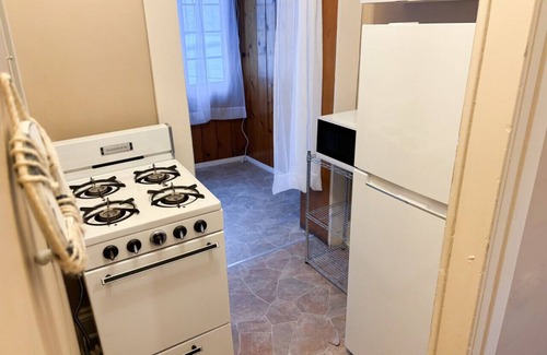 Bay City Apartment | Downtown Historical 1 Bed Apt