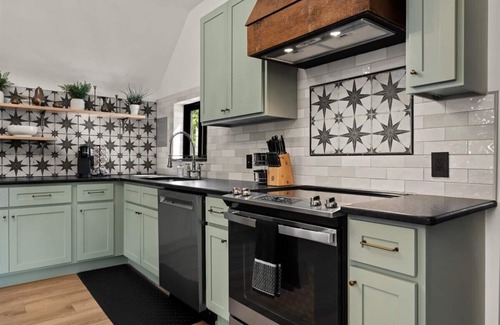Holly Apartment | Downtown Holly 2 Bed 2 Bath Newly Renovated Second Story Unit!