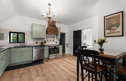 Holly Apartment | Downtown Holly 2 Bed 2 Bath Newly Renovated Second Story Unit!