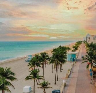 North Beach Apartment | Downtown Hollywood, Holiday Retreat at Dania Beach