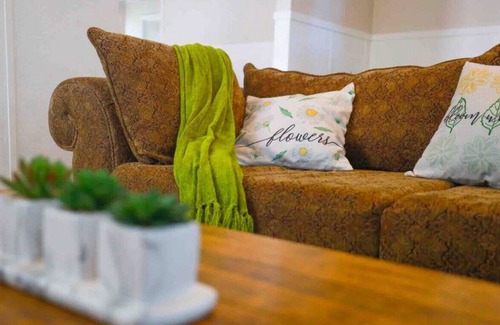 Riviera - Westchester House | Downtown Home 3BR Great for Families & Travel Work