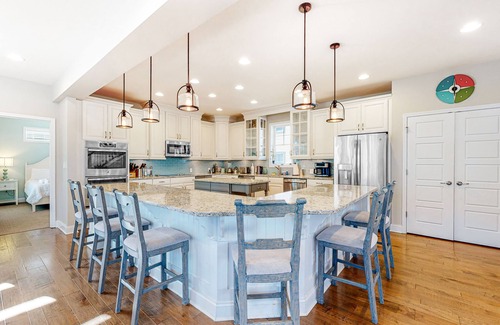 Country Club Estates House | Downtown home near the ocean with enclosed yard, WiFi, AC & beach gear - dogs OK