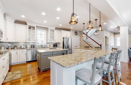 Country Club Estates House | Downtown home near the ocean with enclosed yard, WiFi, AC & beach gear - dogs OK