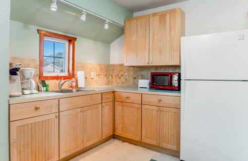 Ocean Park House | Downtown home with private hot tub & WiFi - walk to beach - dog-friendly yard