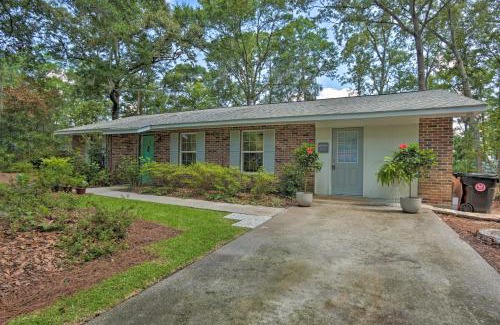 Beaufort House | Downtown Home with Yard and BBQ - 6 Mi to Downtown!