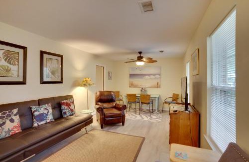 Beaufort House | Downtown Home with Yard and BBQ - 6 Mi to Downtown!