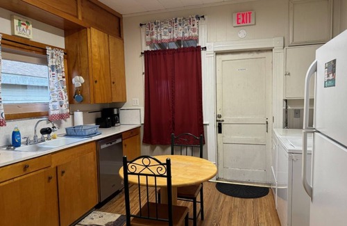 Houma House | Downtown Houma, LA - Near Main St and Courthouse