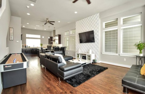 East Downtown Houston House | Downtown Houston - 6 Beds - Free Wi-Fi - Free Parking - Sleeps 15