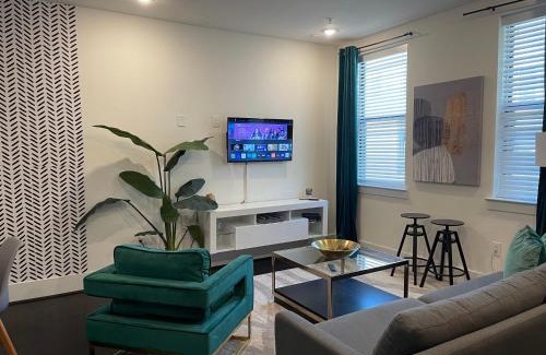 Midtown Apartment | Downtown Houston Gem Stylish, Central & Self Check-In