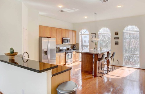 East Downtown Houston House | Downtown Houston Townhome w/City Views!