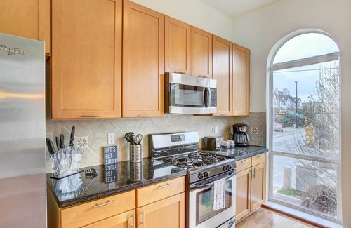 East Downtown Houston House | Downtown Houston Townhome w/City Views!