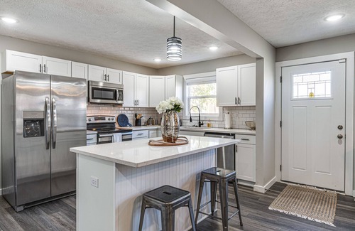 Fountain Square Cottage | Downtown Indianapolis Home ~ 3 Mi to Canal Walk!