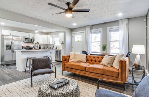 Fountain Square Cottage | Downtown Indianapolis Home ~ 3 Mi to Canal Walk!