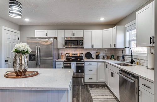 Fountain Square Cottage | Downtown Indianapolis Home ~ 3 Mi to Canal Walk!